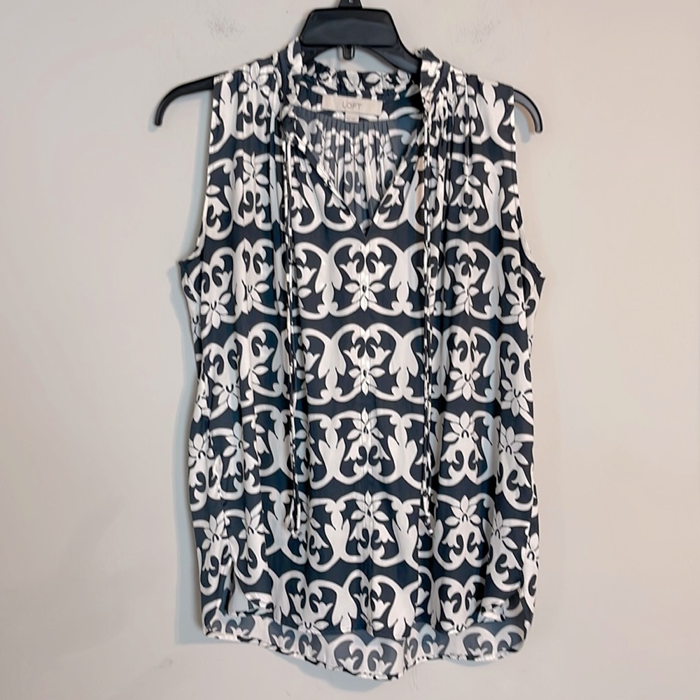 Loft sleeveless gray and white sleeveless top